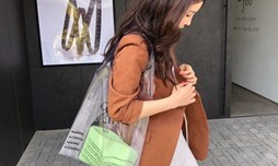 Ngắm nghía chiếc túi nhựa đang "gây sốt" của Celine